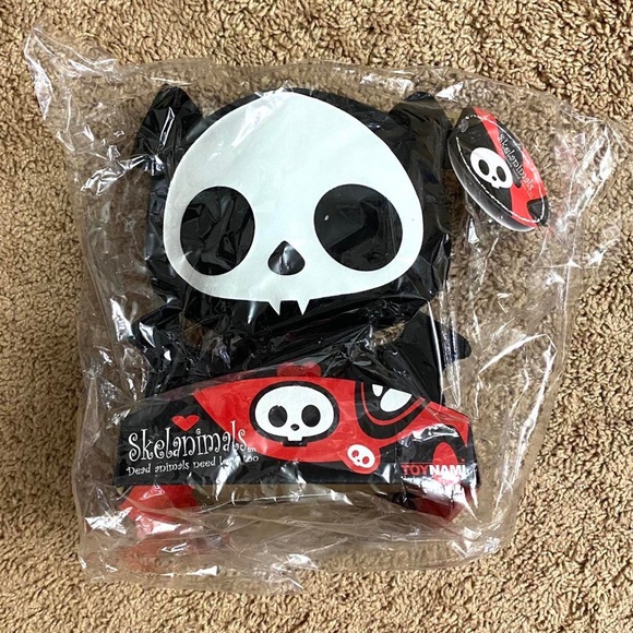 ISO anything Skelanimals related - Picture 7 of 8